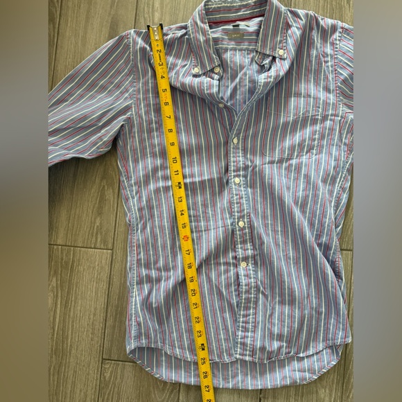 Uniqlo|Casual button down striped top,100% cotton•Business casual closet staple - Picture 8 of 9